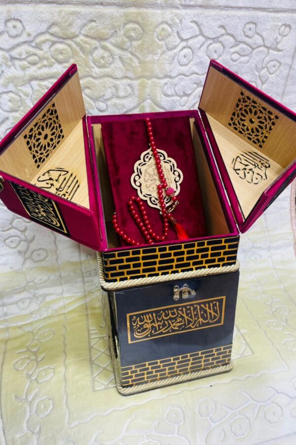 هدية قرآن مع الكعبة