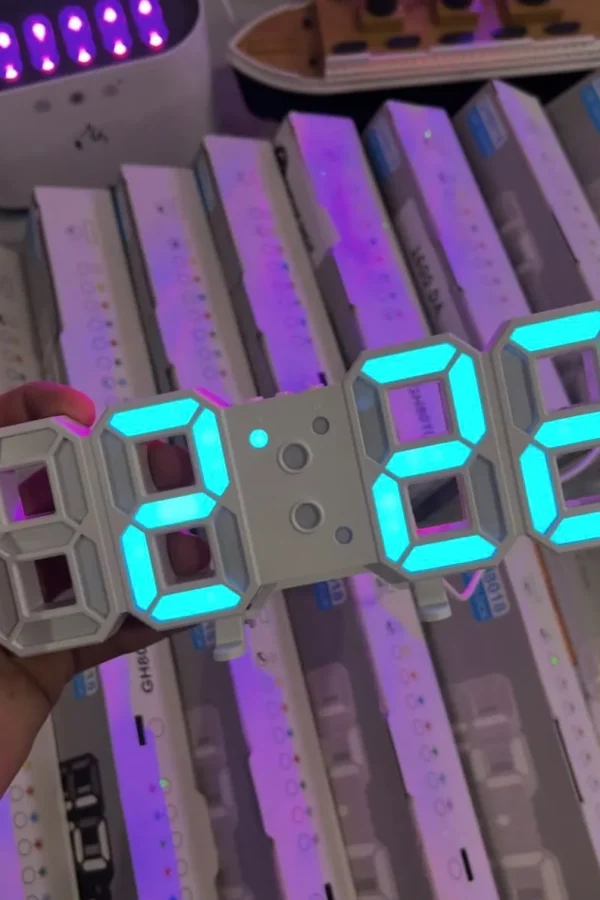 ساعة 3D LED الرقمية